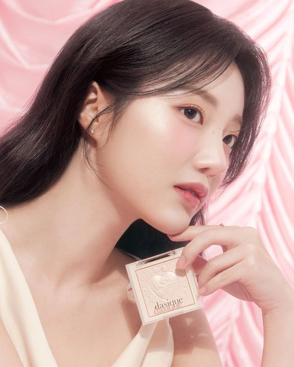 DASIQUE Luxe Glow Highlighter (#01 Shine Beige)