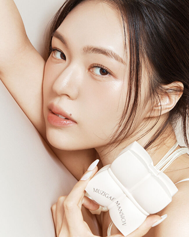 MUZIGAE MANSION Sleek Water Cushion (P21) | MCLUB