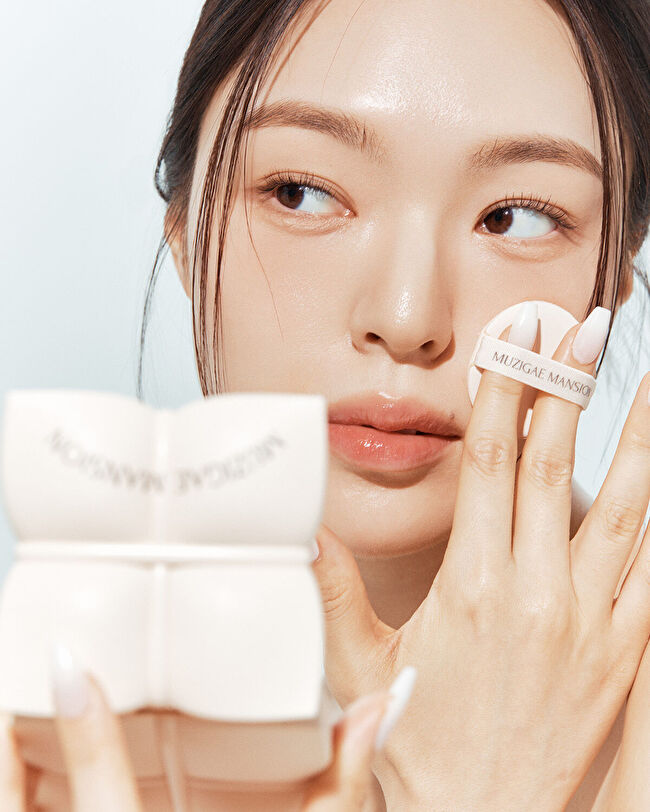 MUZIGAE MANSION Sleek Water Cushion (N22) | MCLUB